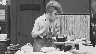 Charlie Chaplin - The Pawnshop - 1916