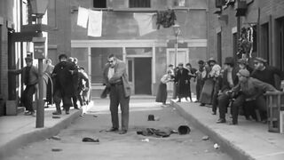 Charlie Chaplin - Easy Street - 1917