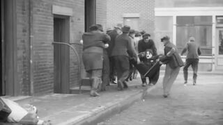 Charlie Chaplin - Easy Street - 1917